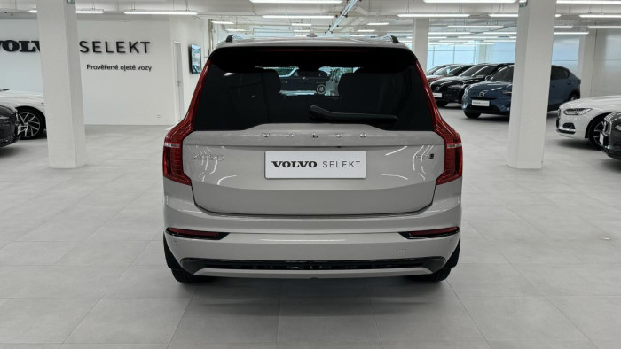 Volvo XC90 B5 AWD ULTIMATE DARK REZERVACE