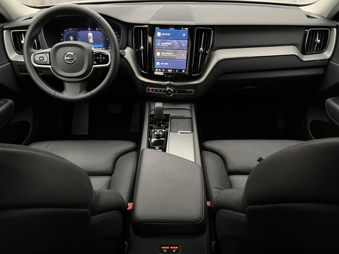 Volvo XC60 B5 AWD PLUS DARK AUT CZ