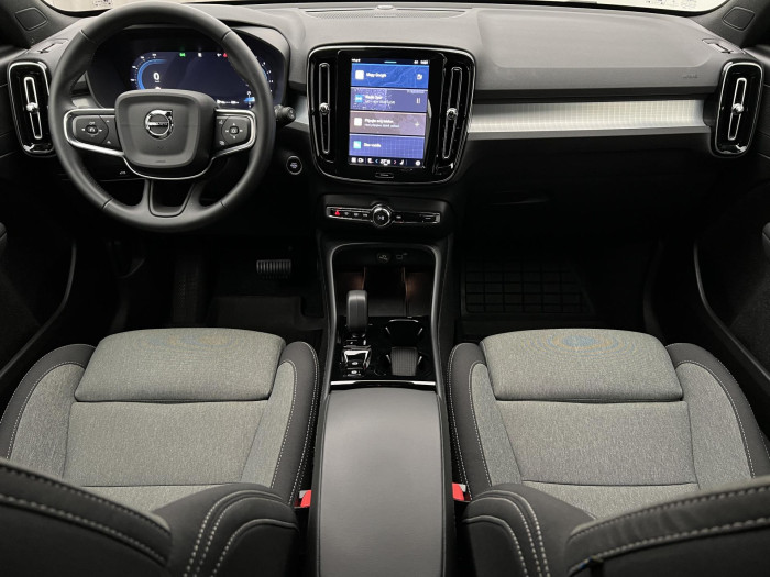 Volvo XC40 B3 PLUS DARK AUT CZ 1.maj.