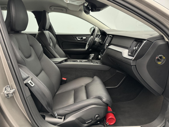 Volvo V60 D3 MOMENTUM PRO AUT 1.maj 2.0 d Momentum