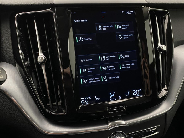 Volvo XC60 B4 AWD MOMENTUM AUT REZERVACE 2.0 Momentum