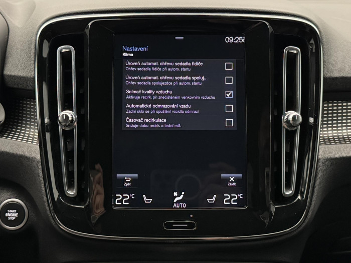 Volvo XC40 T3 R-DESIGN AUT REZERVACE