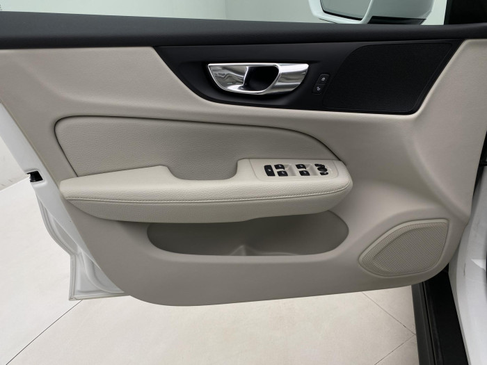 Volvo V60 CC D4 AWD MOMENTUM AUT CZ 2.0 d CC CC Momentum