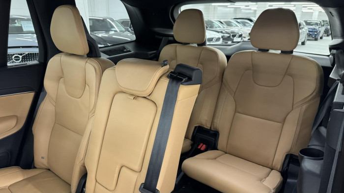 Volvo XC90 B5 AWD ULTIMATE REZERVACE