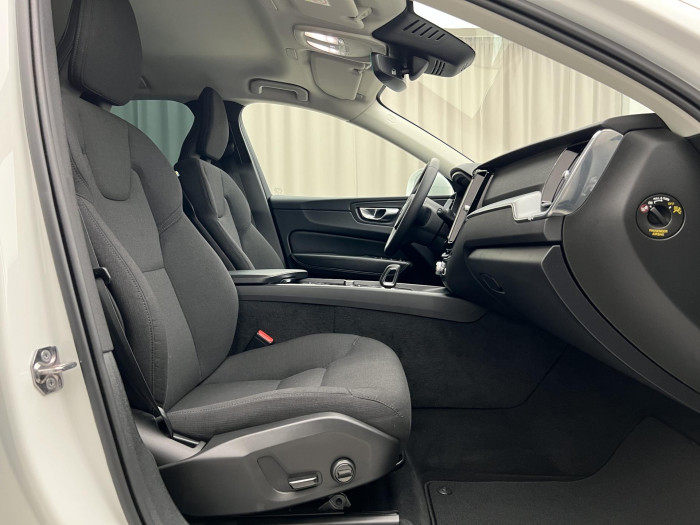 Volvo XC60 B4 AWD MOMENTUM PRO AUT CZ 2.0 Momentum