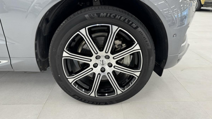 Volvo XC60 B6 AWD INSCRIPTION REZERVACE