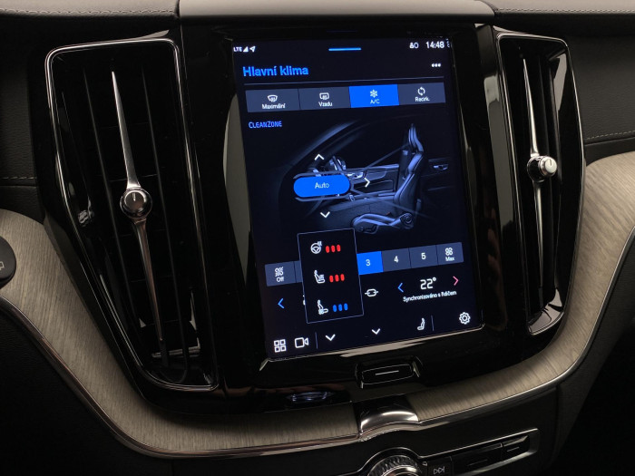 Volvo XC60 B4 AWD INSCRIPTION AUT CZ