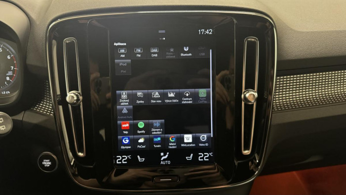 Volvo XC40 T4 AWD R-DESIGN REZERVACE