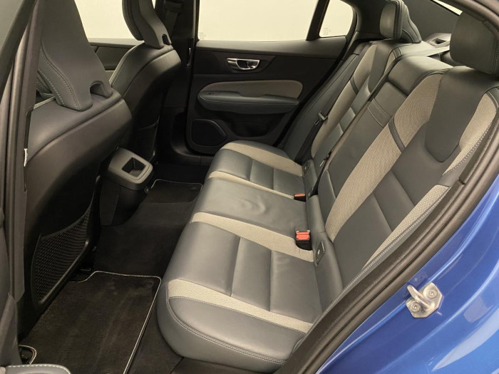 Volvo S60 B5 AWD R-DESIGN AUT REZERVACE