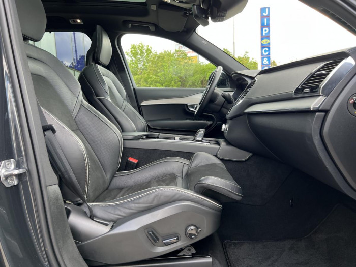 Volvo XC90 B5 R-DESIGN AWD 7MÍSTNÁ Aut