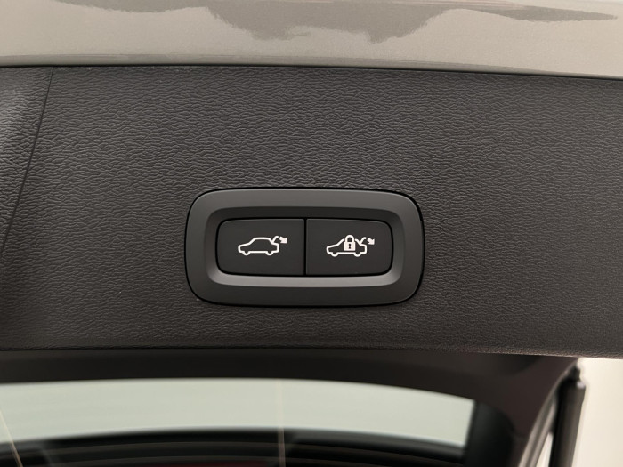 Volvo XC40 B4 DARK ULTRA AUT