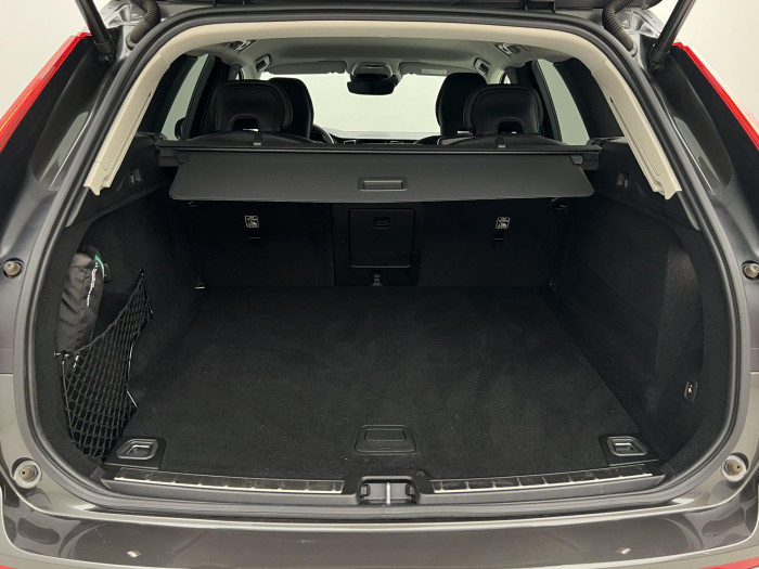 Volvo XC60 B4 AWD INSCRIPTION AUT 1.maj.