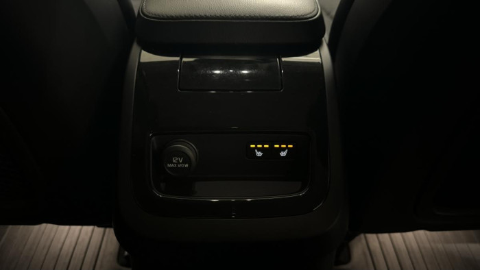 Volvo V60 T6 RECHARGE REZERVACE