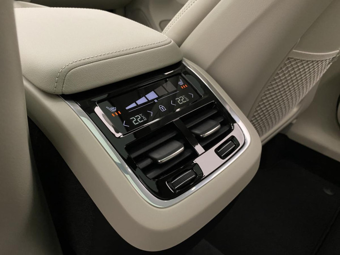 Volvo XC60 B4 AWD AUT DARK ULTIMATE
