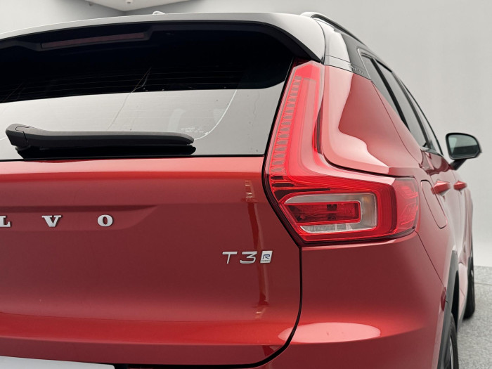Volvo XC40 T3 R-DESIGN AUT REZERVACE