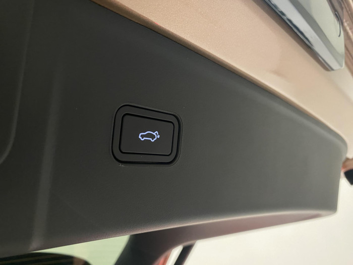 Lynk & Co 08 MORE PHEV