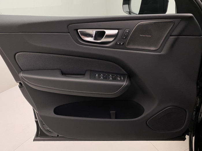 Volvo XC60 B5 AWD R-DESIGN AUT