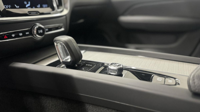 Volvo V60 B4 CROSS COUNTRY REZERVACE