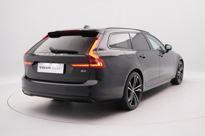 Volvo V90 B4 R-DESIGN AUT REZERVACE