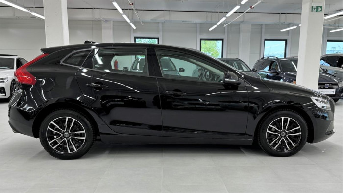 Volvo V40 D2 BLACK EDITION REZERVACE 2.0 d Edition