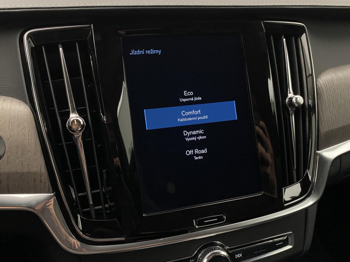 Volvo V90 CC B5 AWD MOMENTUM AUT CZ 2.0 CC CC Momentum