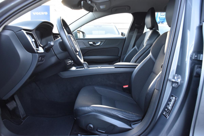Volvo V60 B4 MOMENTUM ADV. REZERVACE 2.0 Momentum