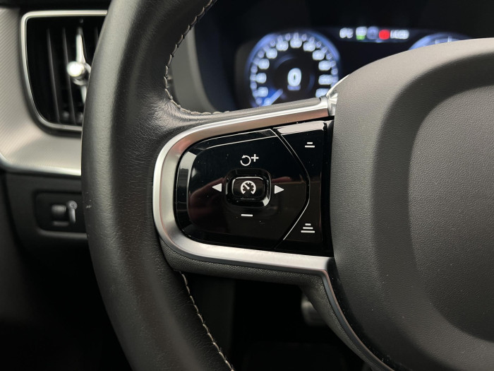 Volvo XC60 B4 R-DESIGN AUT