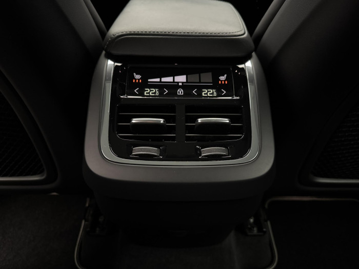 Volvo XC60 B5 AWD R-DESIGN AUT