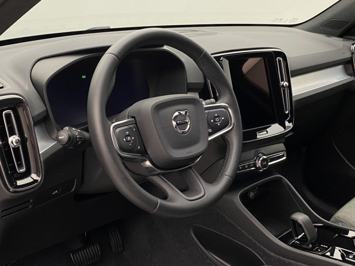 Volvo XC40 B3 DARK PLUS AUT CZ