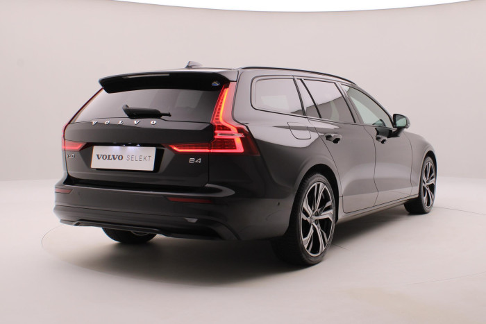Volvo V60 B4 DARK PLUS AUT CZ