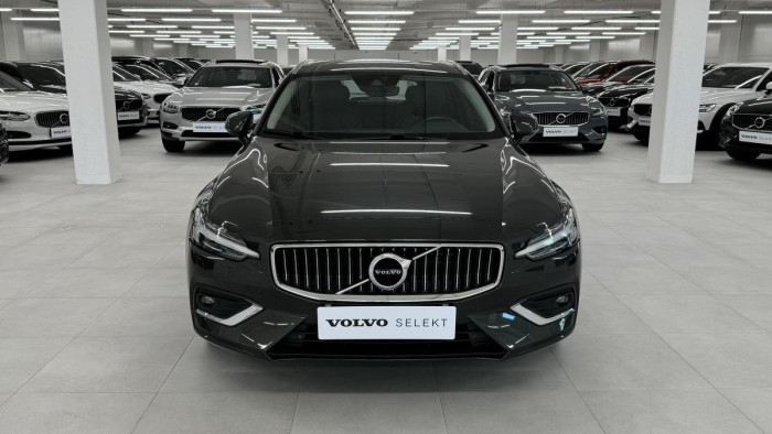 Volvo V60 B4 INSCRIPTION AUT REZERVACE