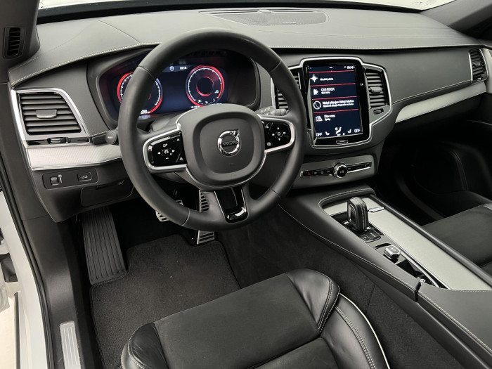 Volvo XC90 B6 AWD R-DESIGN AUT REZERVACE