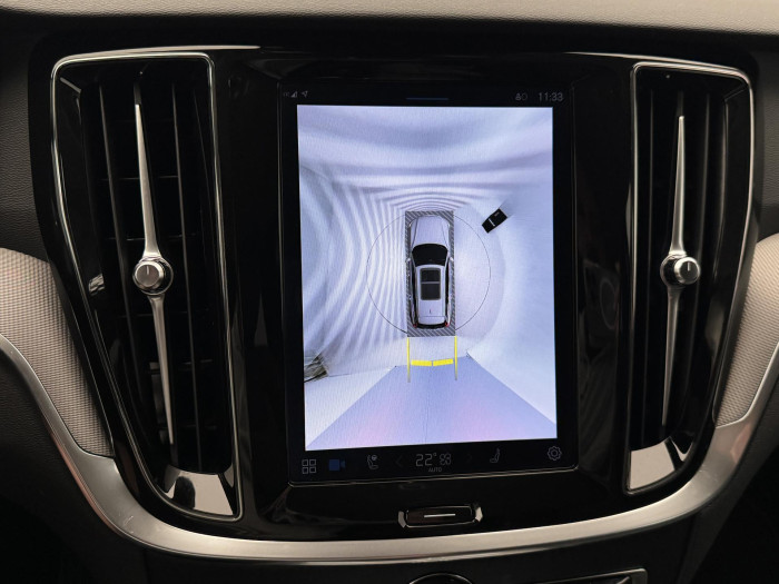 Volvo V60 B4 PLUS DARK 1.maj