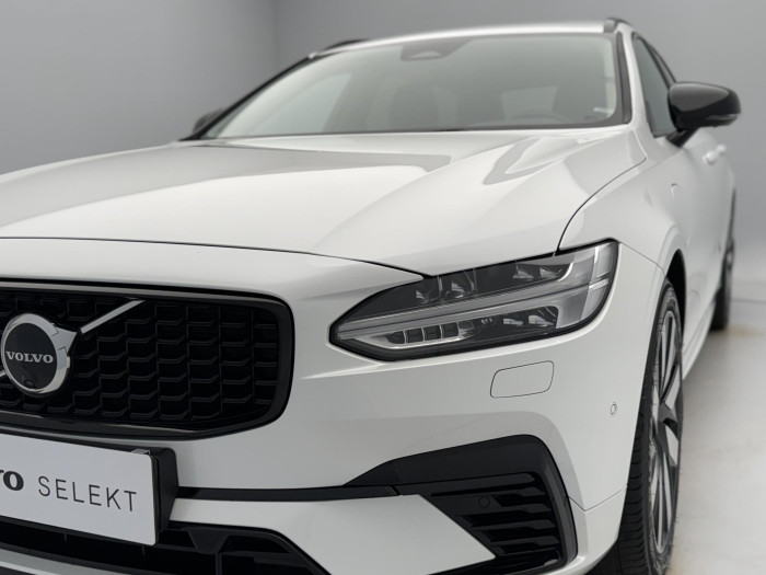 Volvo V90 T6 AWD RECHARGE DARK REZERVACE