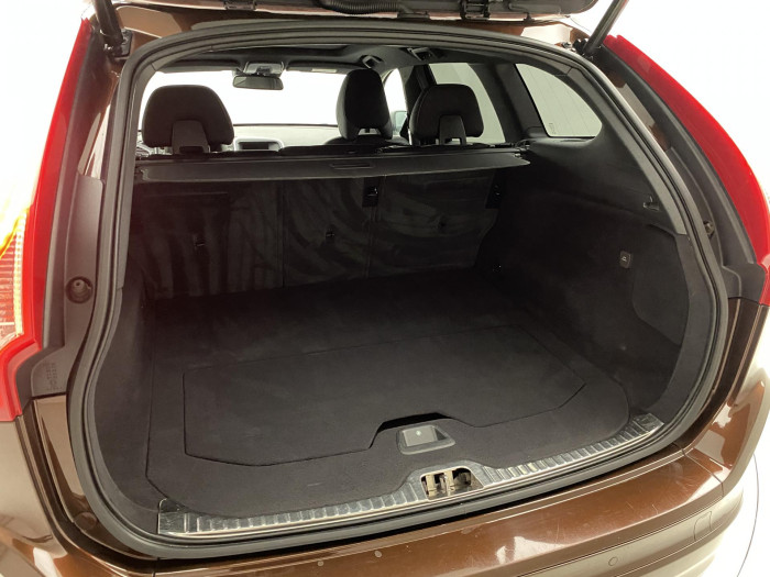 Volvo XC60 D4 AWD MOMENTUM REZERVACE 2.4 d Momentum