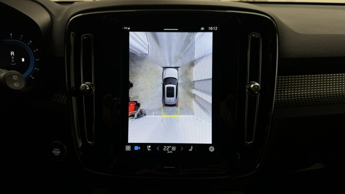 Volvo XC40 B3 ULTIMATE DARK REZERVACE