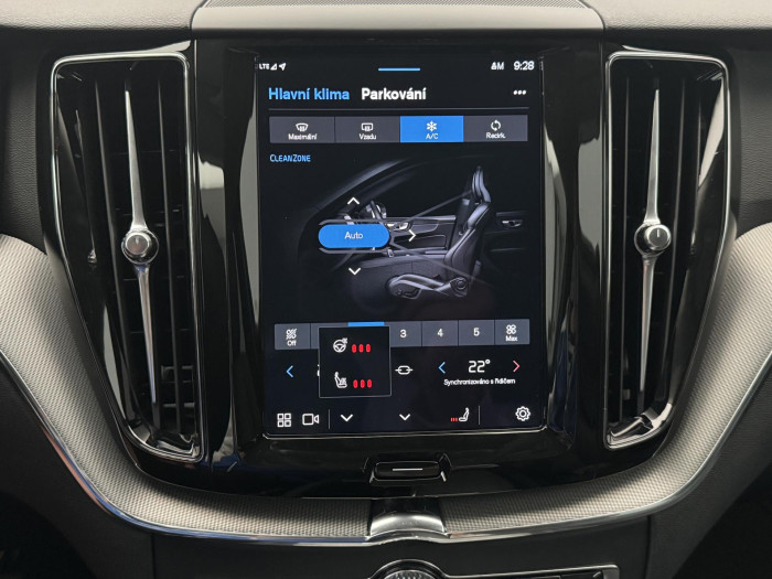 Volvo XC60 B5 AWD DARK PLUS CZ 1.maj
