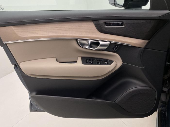 Volvo XC90 T8 AWD RECHARGE DARK ULTRA 7