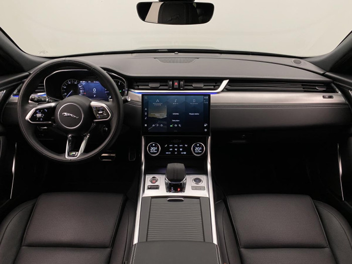 Jaguar XF D200 R-DYNAMIC REZERVACE 2.0 d Dynamic