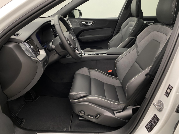 Volvo XC60 B5 AWD AUT PLUS BLACK EDITION