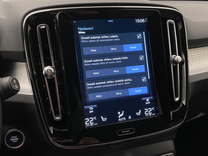 Volvo XC40 B4 MOMENTUM AUT CZ 2.0 Momentum