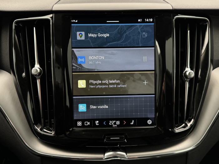 Volvo XC60 B4 AWD CORE CZ 1. maj