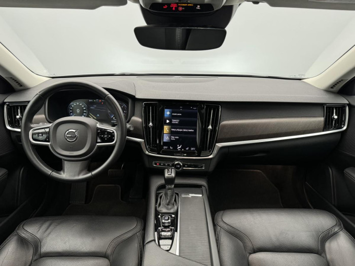 Volvo V90 CC D4 AWD MOMENTUM 1.maj. 2.0 d CC CC Momentum