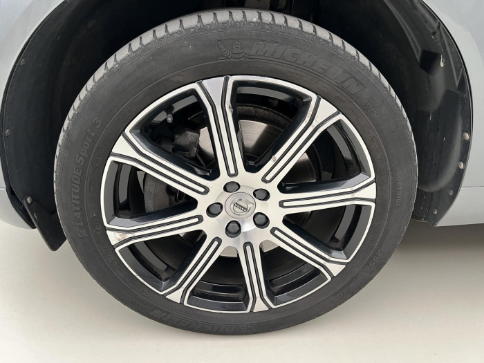 Volvo XC60 B4 AWD MOMENTUM AUT CZ 2.0 Momentum