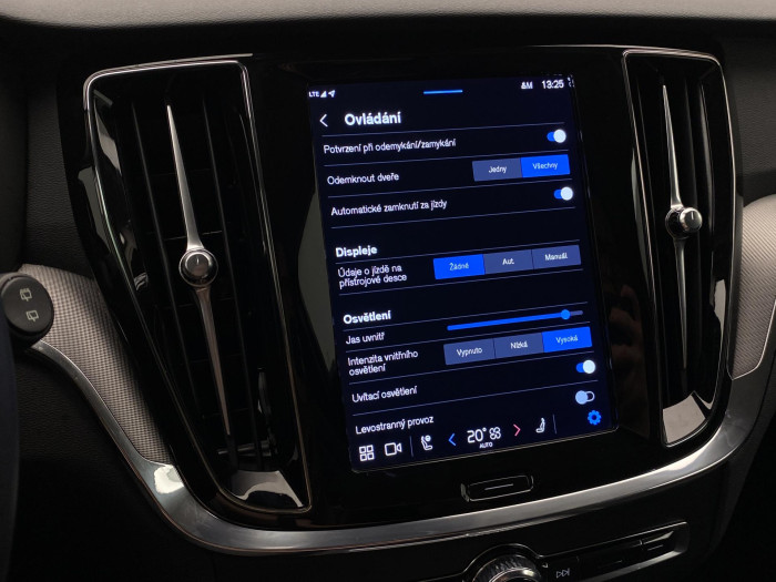 Volvo V60 B4 DARK PLUS AUT REZERVACE