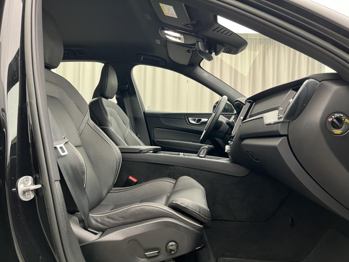 Volvo XC60 B5 AWD R-DESIGN AUT