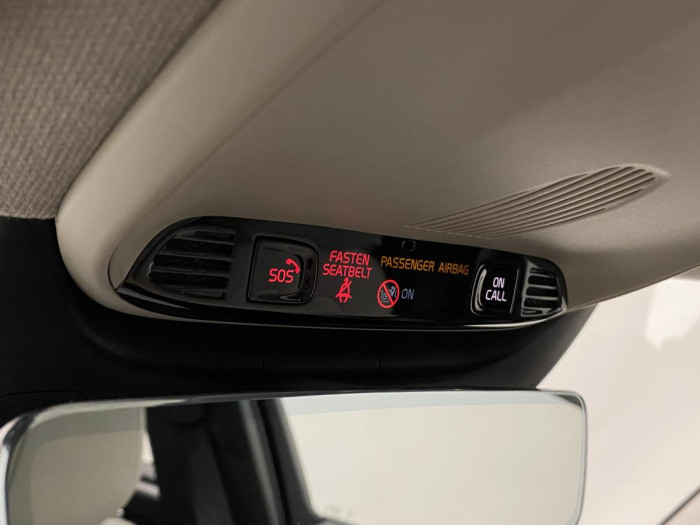 Volvo XC40 B4 MOMENTUM AUT REZERVACE 2.0 Momentum