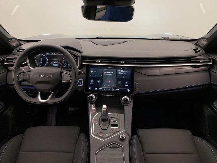 Lynk & Co 01 PHEV DCT AUT 1.maj REZERVACE