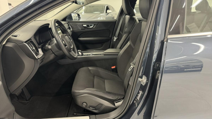 Volvo V60 B4 MOMENTUM REZERVACE 2.0 Momentum