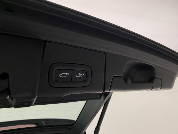 Volvo XC60 B5 AWD R-DESIGN AUT